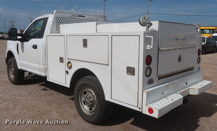 image for item HT9581 2017 Ford F350 Super Duty XL  utility bed pickup truck