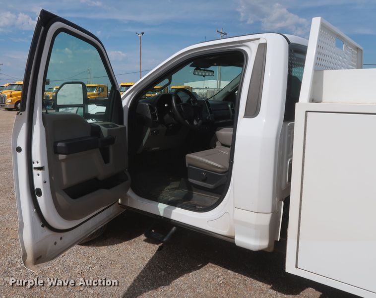 image for item HT9581 2017 Ford F350 Super Duty XL  utility bed pickup truck