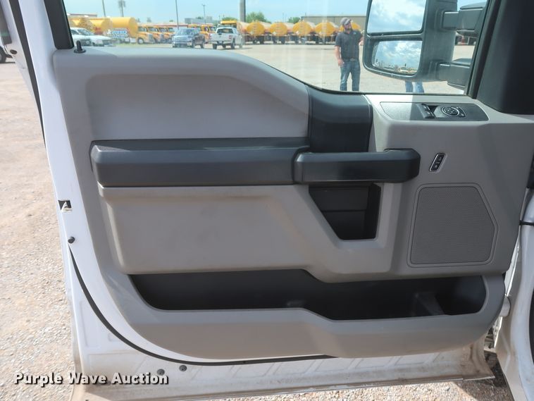 image for item HT9581 2017 Ford F350 Super Duty XL  utility bed pickup truck