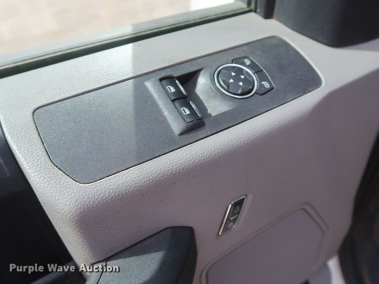 image for item HT9581 2017 Ford F350 Super Duty XL  utility bed pickup truck