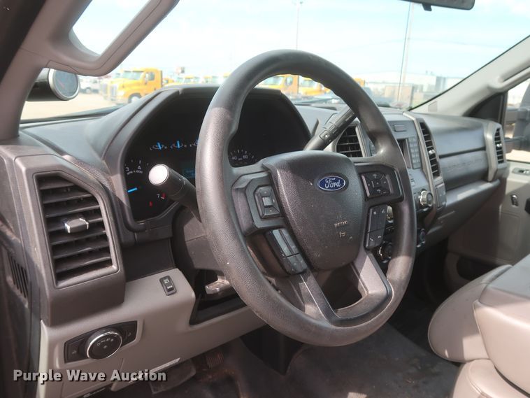 image for item HT9581 2017 Ford F350 Super Duty XL  utility bed pickup truck