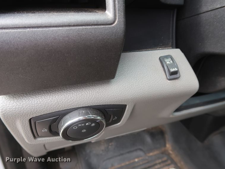 image for item HT9581 2017 Ford F350 Super Duty XL  utility bed pickup truck