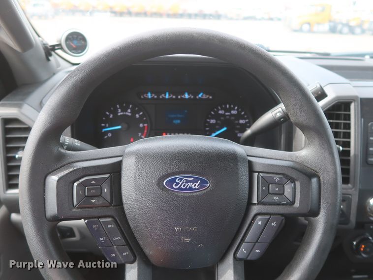 image for item HT9581 2017 Ford F350 Super Duty XL  utility bed pickup truck