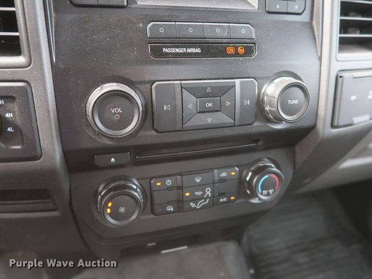 image for item HT9581 2017 Ford F350 Super Duty XL  utility bed pickup truck