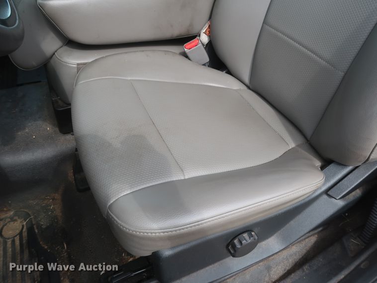 image for item HT9581 2017 Ford F350 Super Duty XL  utility bed pickup truck