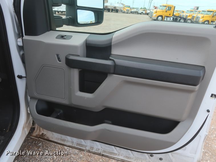 image for item HT9581 2017 Ford F350 Super Duty XL  utility bed pickup truck