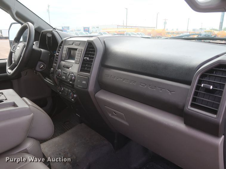 image for item HT9581 2017 Ford F350 Super Duty XL  utility bed pickup truck