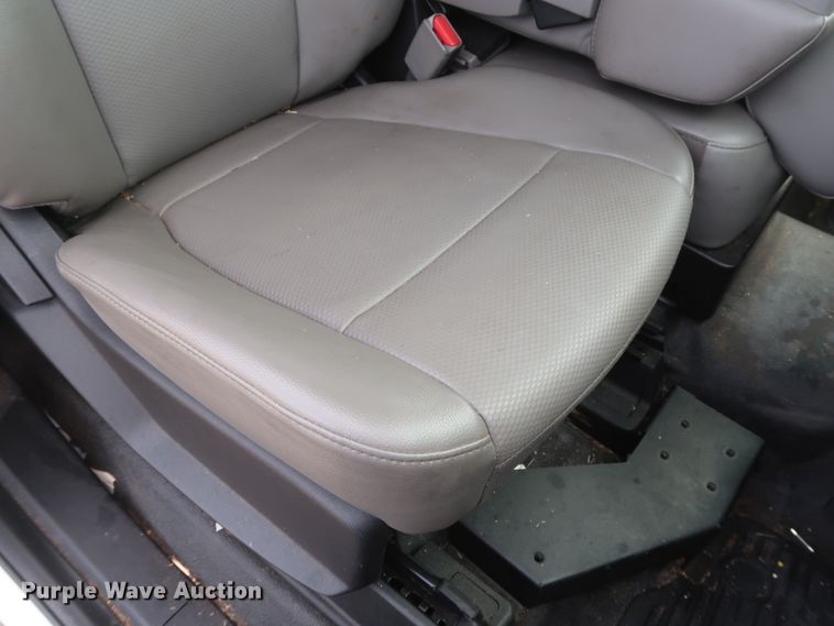 image for item HT9581 2017 Ford F350 Super Duty XL  utility bed pickup truck