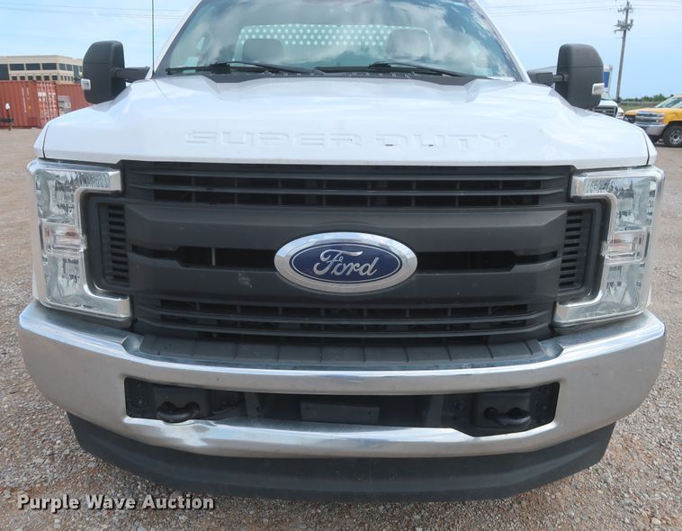 image for item HT9581 2017 Ford F350 Super Duty XL  utility bed pickup truck