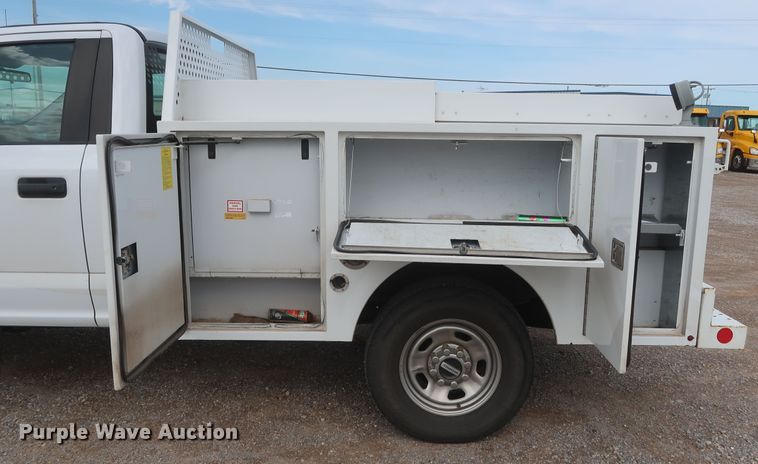 image for item HT9581 2017 Ford F350 Super Duty XL  utility bed pickup truck