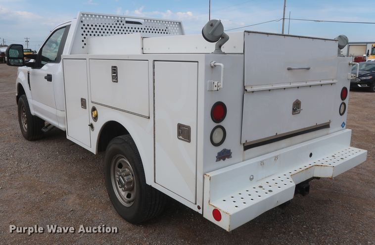 image for item HT9581 2017 Ford F350 Super Duty XL  utility bed pickup truck