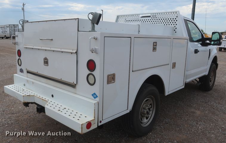 image for item HT9581 2017 Ford F350 Super Duty XL  utility bed pickup truck