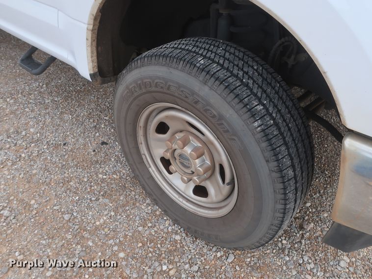 image for item HT9581 2017 Ford F350 Super Duty XL  utility bed pickup truck