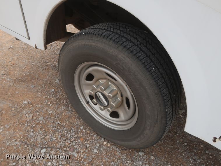 image for item HT9581 2017 Ford F350 Super Duty XL  utility bed pickup truck