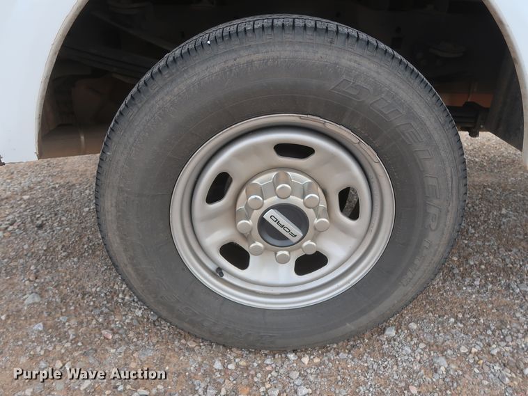 image for item HT9581 2017 Ford F350 Super Duty XL  utility bed pickup truck