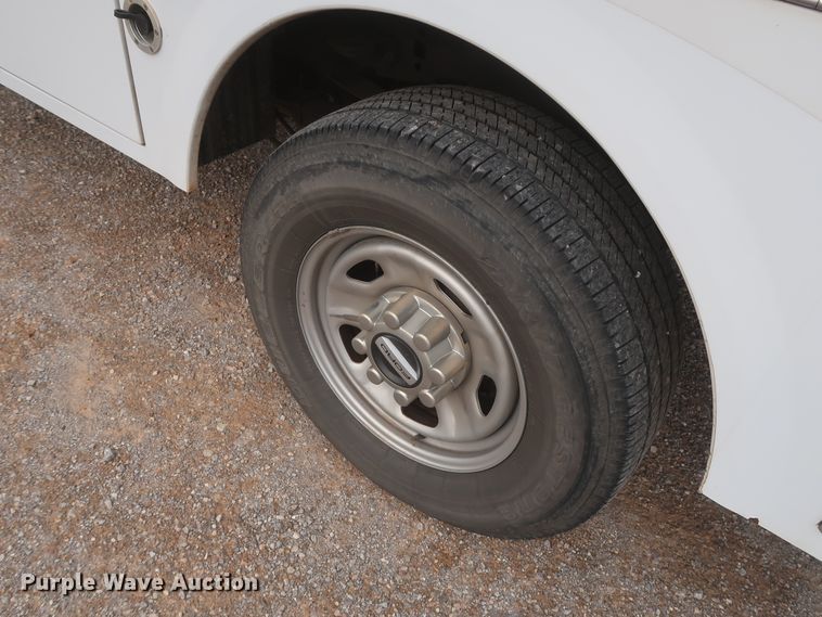 image for item HT9581 2017 Ford F350 Super Duty XL  utility bed pickup truck