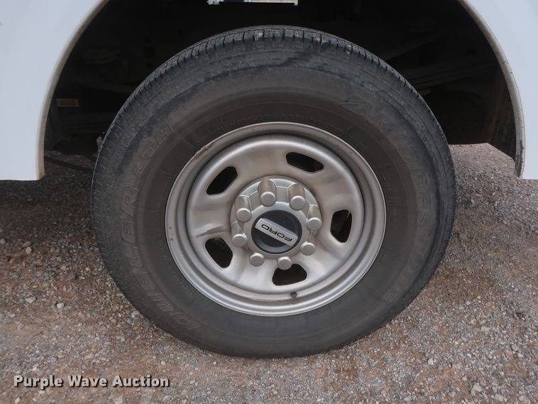 image for item HT9581 2017 Ford F350 Super Duty XL  utility bed pickup truck