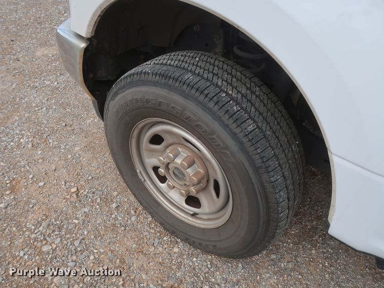 image for item HT9581 2017 Ford F350 Super Duty XL  utility bed pickup truck