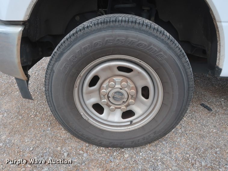 image for item HT9581 2017 Ford F350 Super Duty XL  utility bed pickup truck