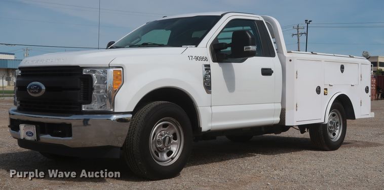 image for item HT9582 2017 Ford F350 Super Duty XL  utility bed pickup truck