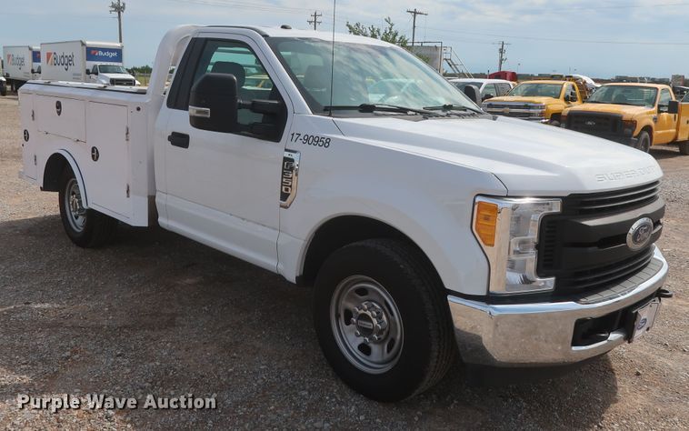 image for item HT9582 2017 Ford F350 Super Duty XL  utility bed pickup truck