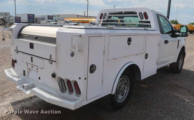 image for item HT9582 2017 Ford F350 Super Duty XL  utility bed pickup truck