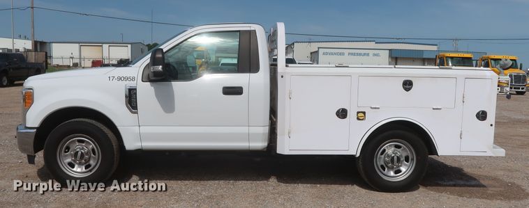 image for item HT9582 2017 Ford F350 Super Duty XL  utility bed pickup truck