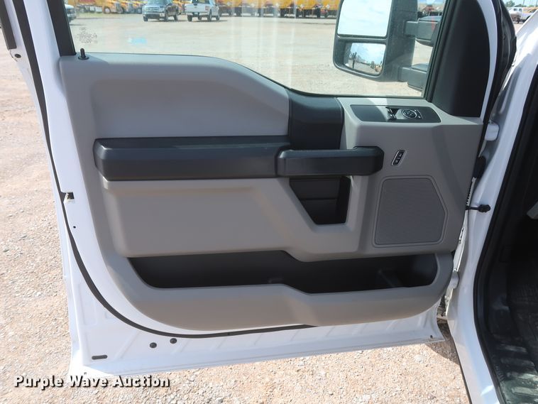 image for item HT9582 2017 Ford F350 Super Duty XL  utility bed pickup truck