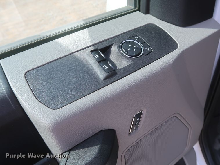 image for item HT9582 2017 Ford F350 Super Duty XL  utility bed pickup truck