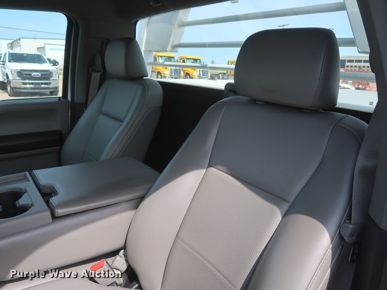 image for item HT9582 2017 Ford F350 Super Duty XL  utility bed pickup truck