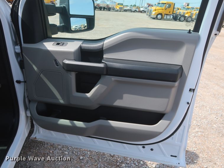 image for item HT9582 2017 Ford F350 Super Duty XL  utility bed pickup truck