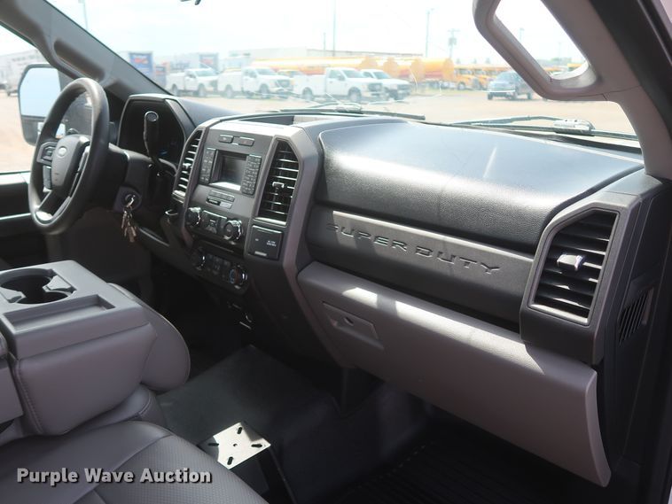 image for item HT9582 2017 Ford F350 Super Duty XL  utility bed pickup truck