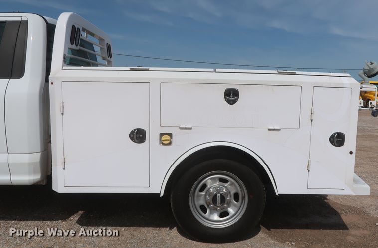 image for item HT9582 2017 Ford F350 Super Duty XL  utility bed pickup truck