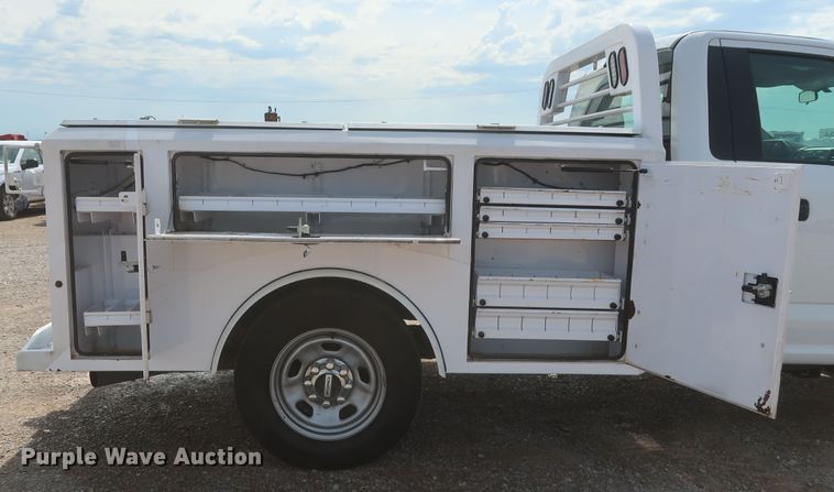 image for item HT9582 2017 Ford F350 Super Duty XL  utility bed pickup truck