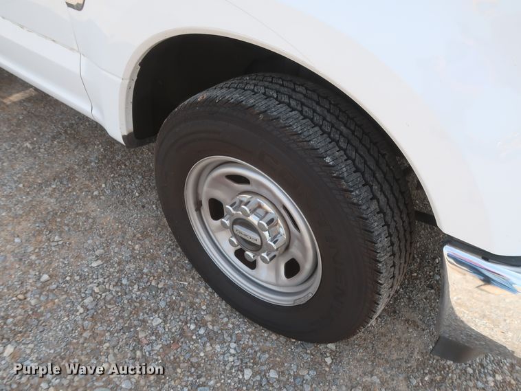 image for item HT9582 2017 Ford F350 Super Duty XL  utility bed pickup truck