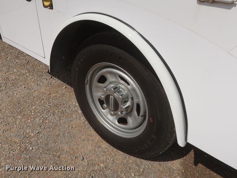 image for item HT9582 2017 Ford F350 Super Duty XL  utility bed pickup truck