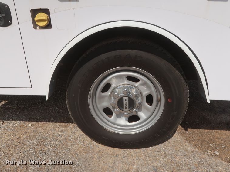 image for item HT9582 2017 Ford F350 Super Duty XL  utility bed pickup truck