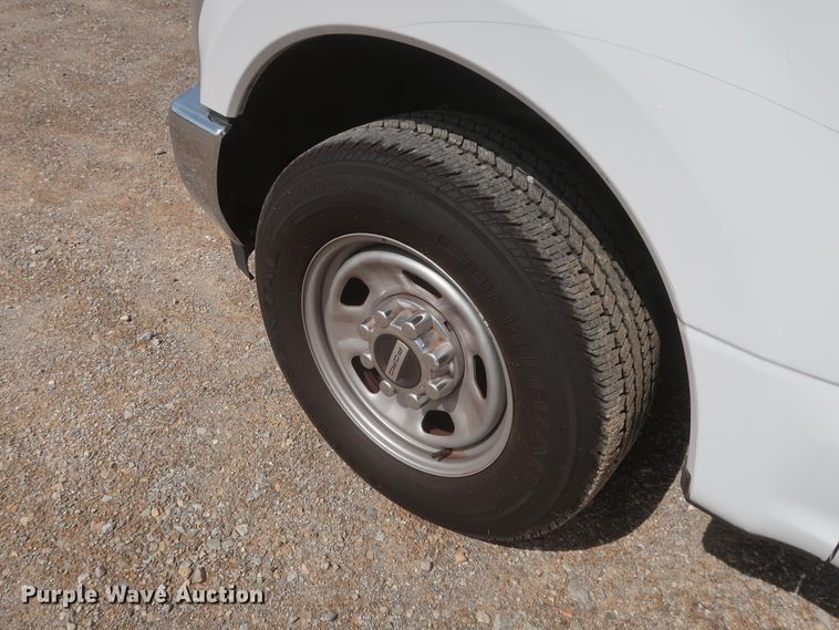 image for item HT9582 2017 Ford F350 Super Duty XL  utility bed pickup truck