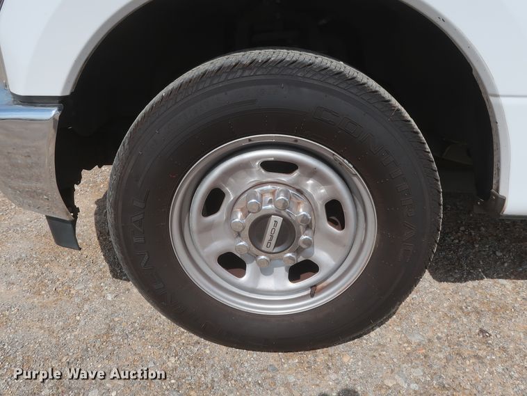 image for item HT9582 2017 Ford F350 Super Duty XL  utility bed pickup truck