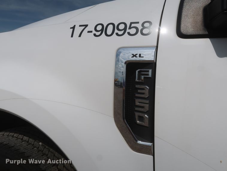 image for item HT9582 2017 Ford F350 Super Duty XL  utility bed pickup truck