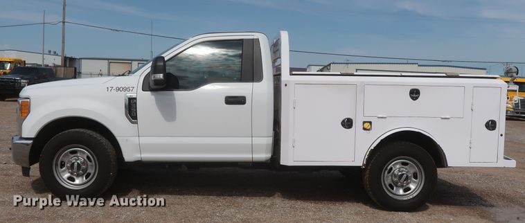 image for item HT9583 2017 Ford F350 Super Duty XL  utility bed pickup truck