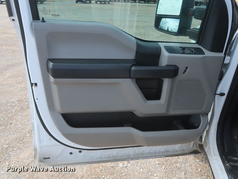 image for item HT9583 2017 Ford F350 Super Duty XL  utility bed pickup truck