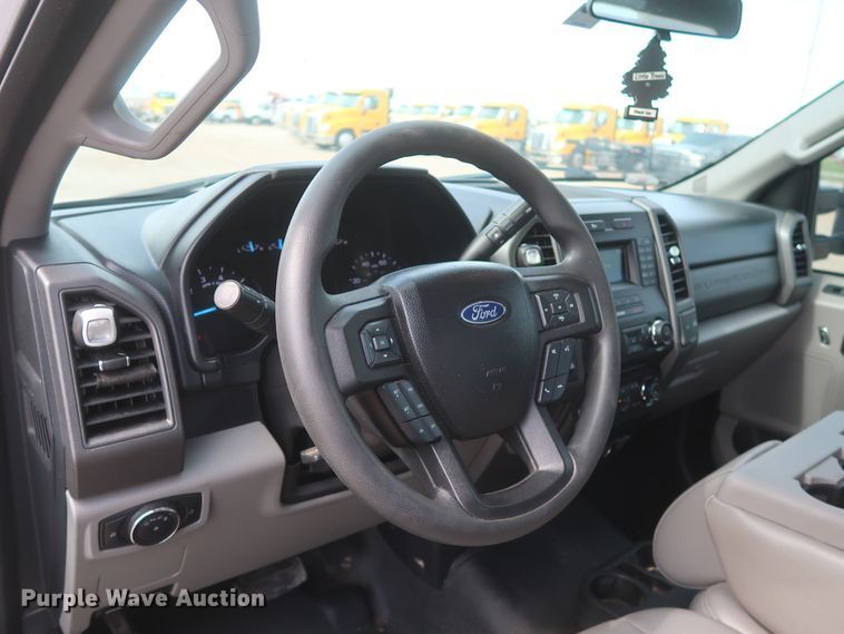 image for item HT9583 2017 Ford F350 Super Duty XL  utility bed pickup truck