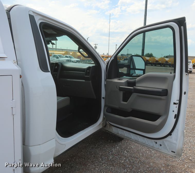 image for item HT9583 2017 Ford F350 Super Duty XL  utility bed pickup truck