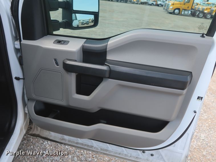 image for item HT9583 2017 Ford F350 Super Duty XL  utility bed pickup truck