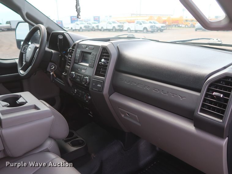 image for item HT9583 2017 Ford F350 Super Duty XL  utility bed pickup truck