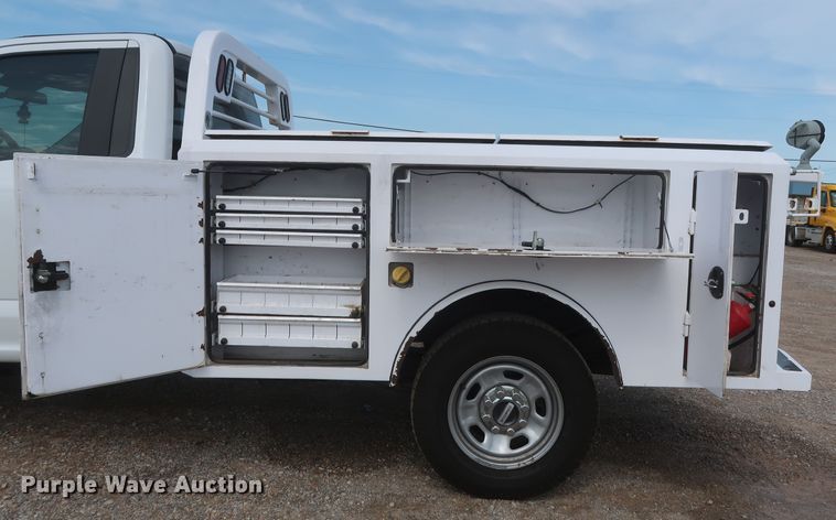 image for item HT9583 2017 Ford F350 Super Duty XL  utility bed pickup truck