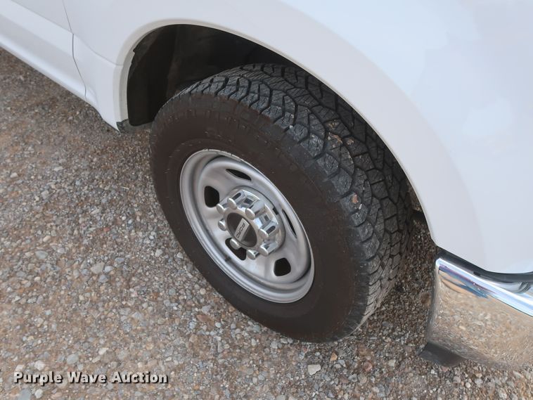 image for item HT9583 2017 Ford F350 Super Duty XL  utility bed pickup truck