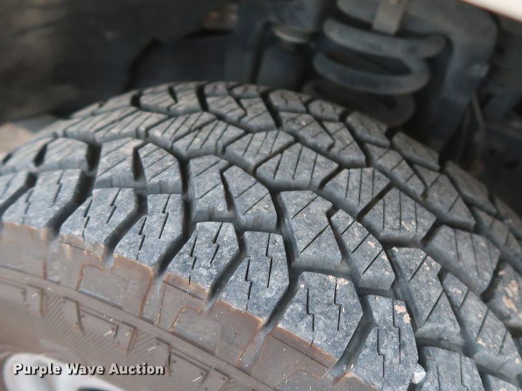 image for item HT9583 2017 Ford F350 Super Duty XL  utility bed pickup truck