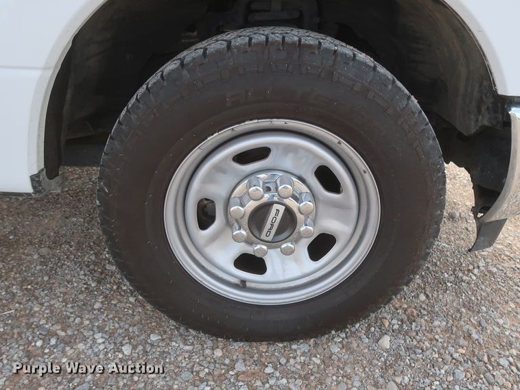 image for item HT9583 2017 Ford F350 Super Duty XL  utility bed pickup truck